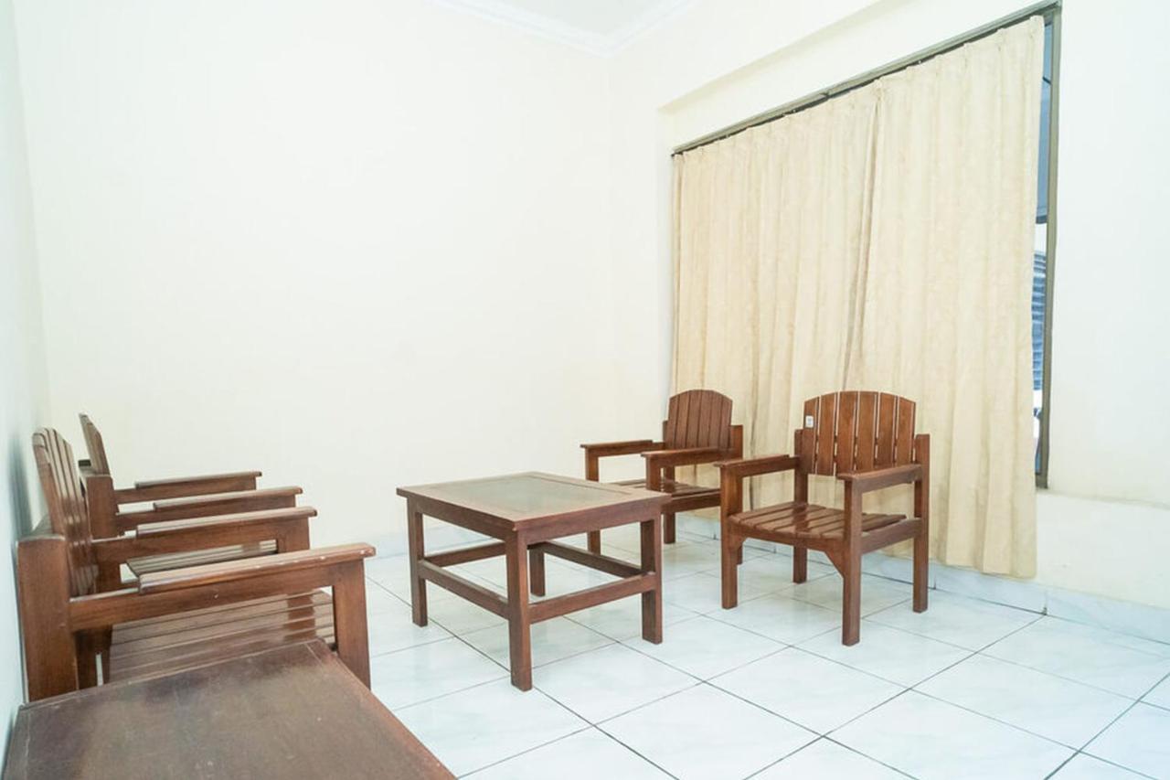 RedDoorz near Kampus 3 UTY Yogyakarta Hotel Bagian luar foto