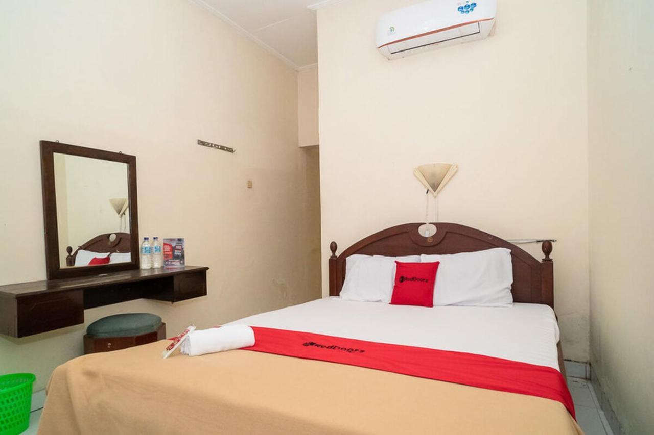 RedDoorz near Kampus 3 UTY Yogyakarta Hotel Bagian luar foto