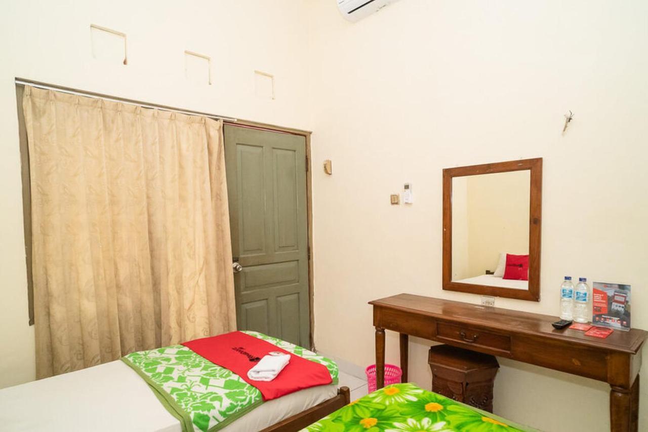 RedDoorz near Kampus 3 UTY Yogyakarta Hotel Bagian luar foto