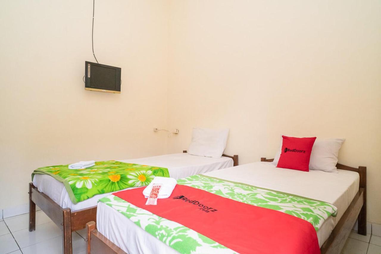 RedDoorz near Kampus 3 UTY Yogyakarta Hotel Bagian luar foto