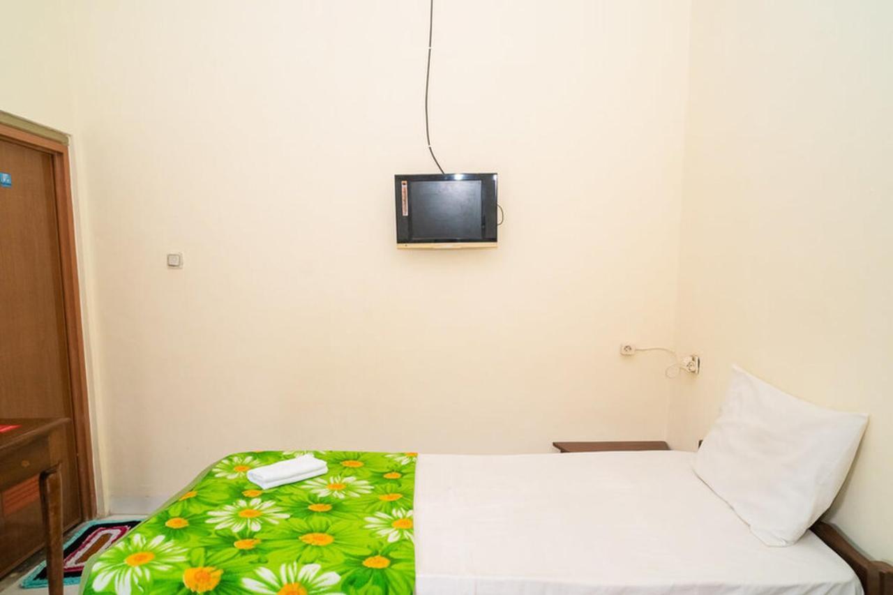 RedDoorz near Kampus 3 UTY Yogyakarta Hotel Bagian luar foto