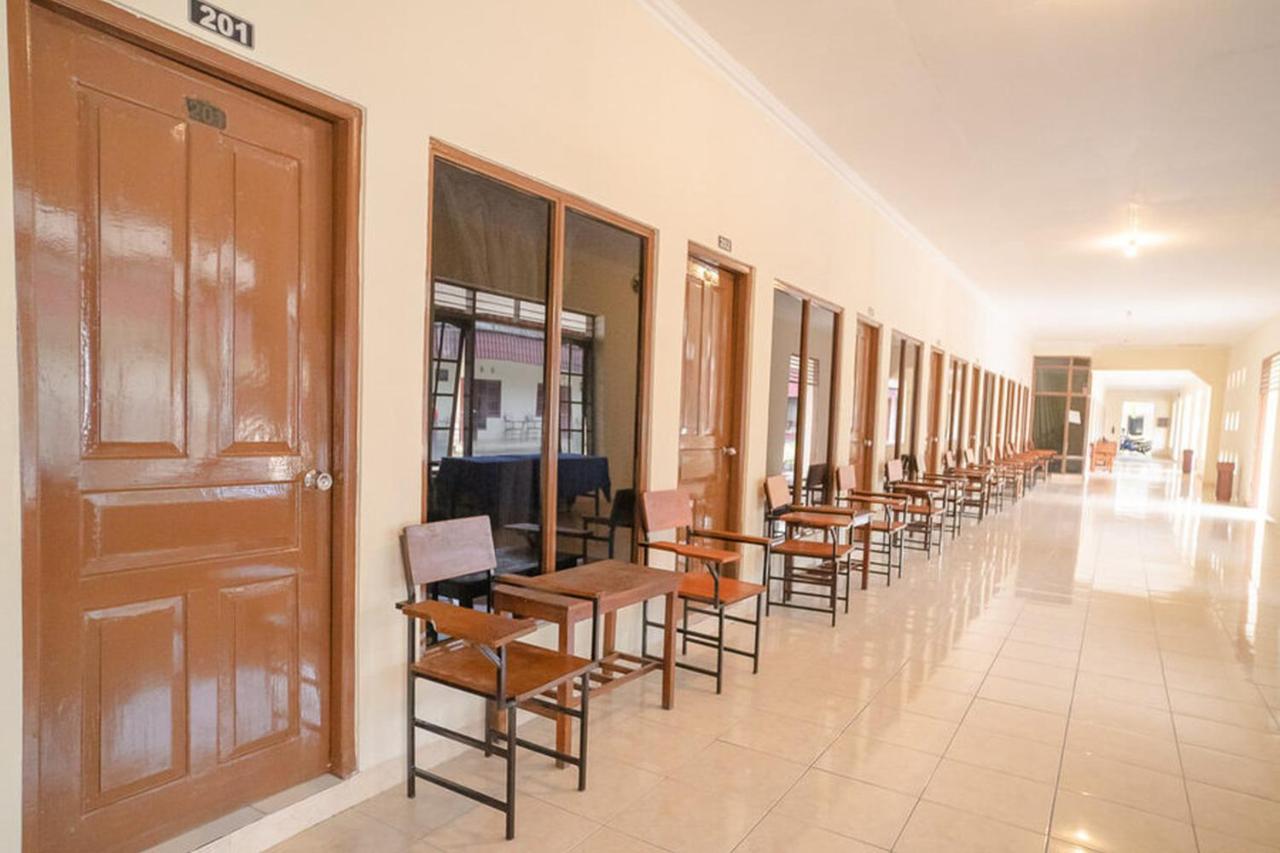 RedDoorz near Kampus 3 UTY Yogyakarta Hotel Bagian luar foto