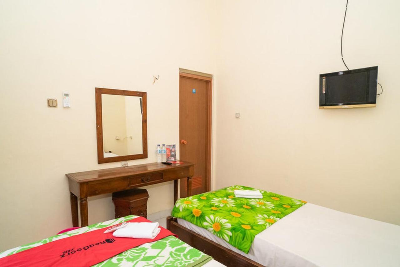 RedDoorz near Kampus 3 UTY Yogyakarta Hotel Bagian luar foto